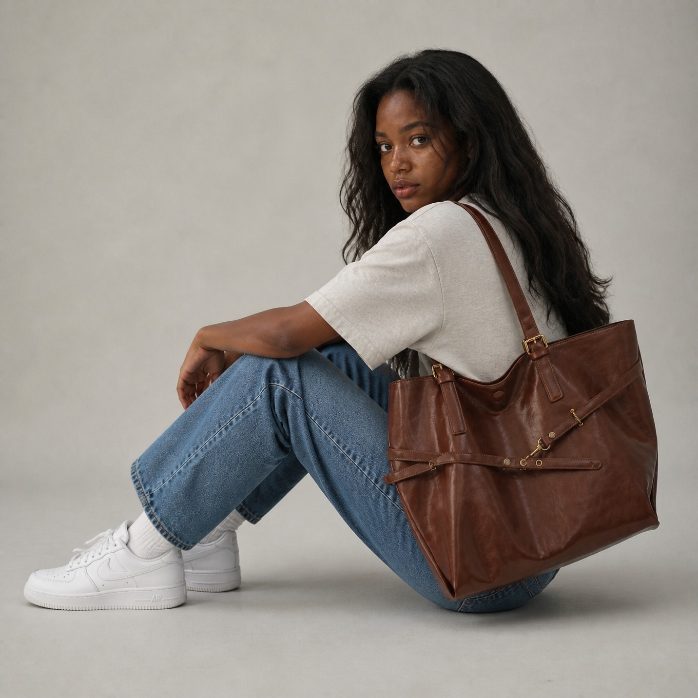 Sac de cours vintage femme porté - vue 5