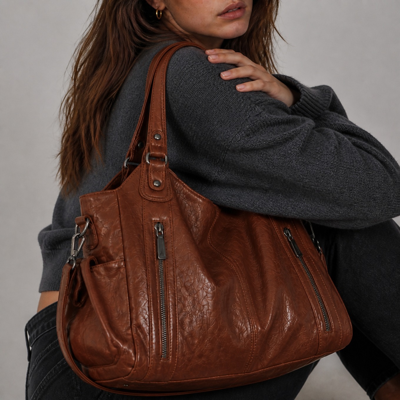 Sac de cours chic marron porté - vue 3